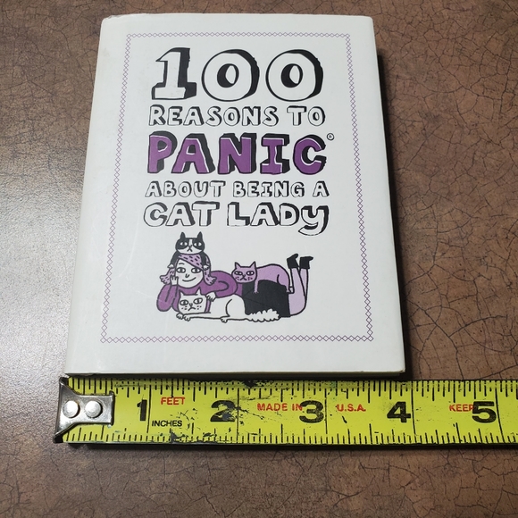 100 reasons to panic about being a cat lady, book. - Picture 5 of 5